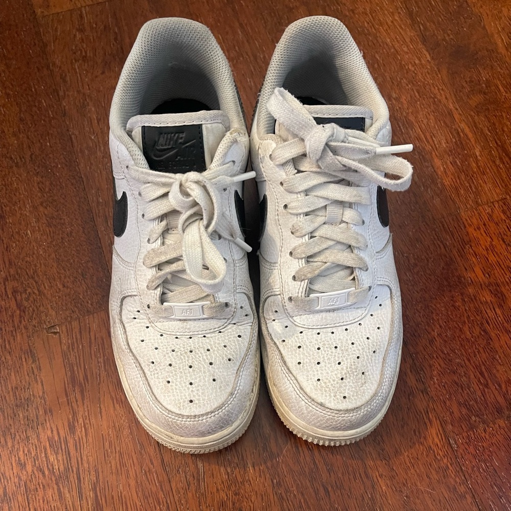 WHITE, BLACK SWOOSH NIKE AF1